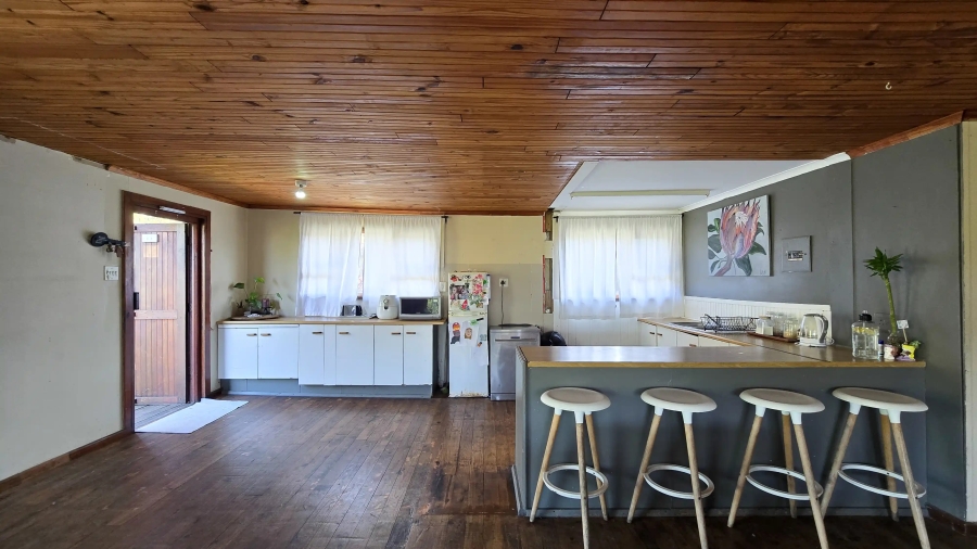 6 Bedroom Property for Sale in Cove Rock Eastern Cape